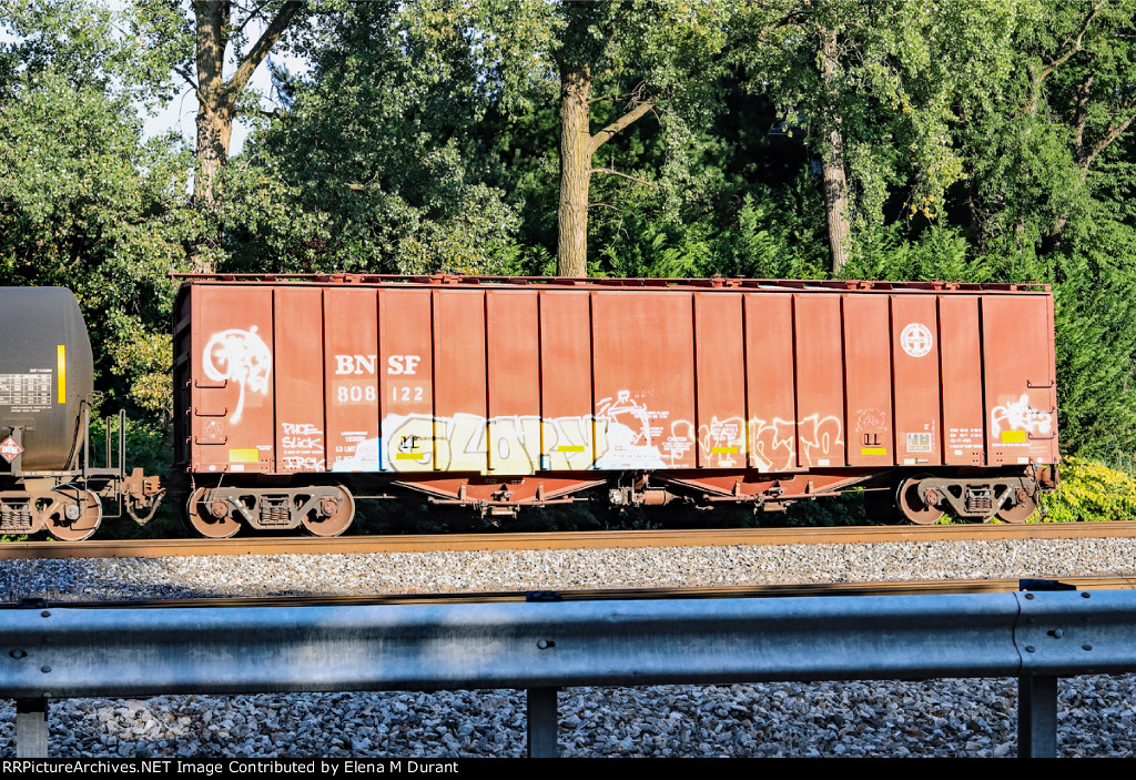 BNSF 808122 on B-122